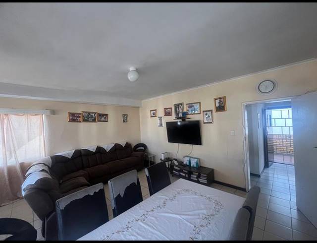 2 BEDROOM APARTMENT FOR SALE IN PAROW CENTRAL
